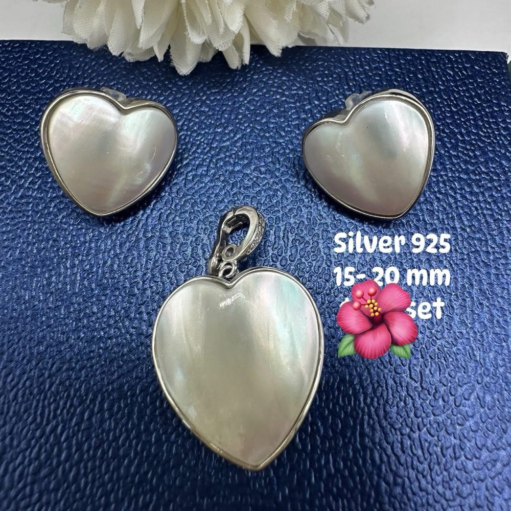 Authentic Mabe pearl set in silver 925 settings